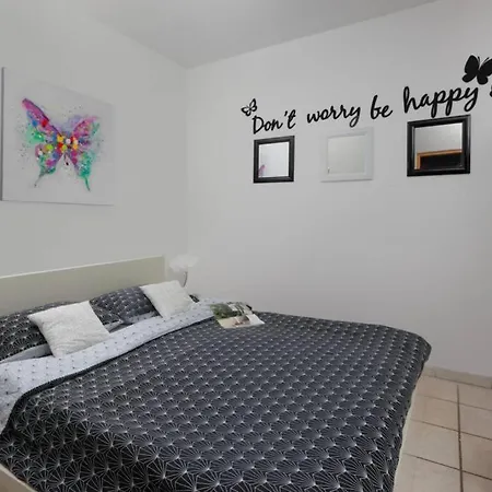 Valkane Beach Heaven Apartment *